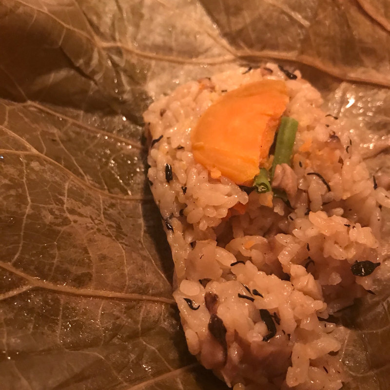 蓮の葉包み炊き込みご飯(榮料理店 （栄料理店）)