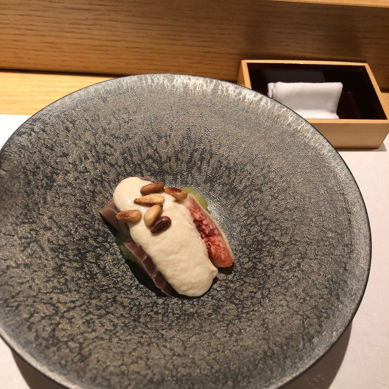 いちじくとトロの豆腐ゴマソース掛け(鮨心(すしこころ))