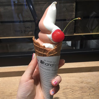 さくらんぼ&ミルクソフトクリーム(ハナフル 新宿マルイ店 （hanafru）)