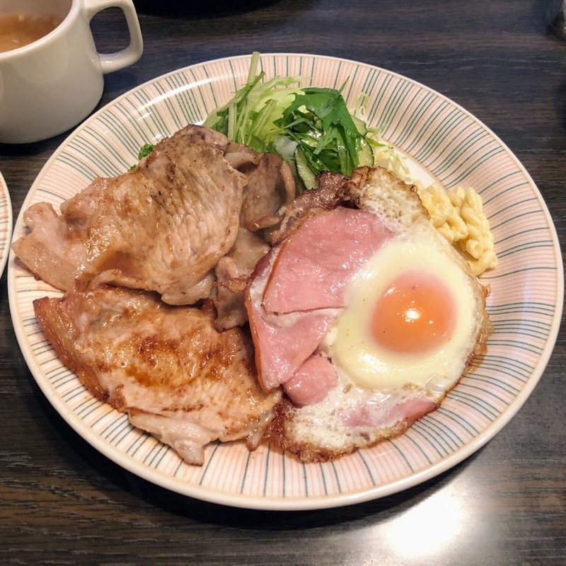 上ロース生姜焼きとハムエッグ(デリス （delices）)