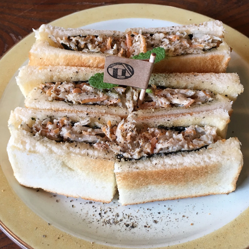 鶏ごぼう・のりトースト(トヨクニコーヒー・ニカイ)