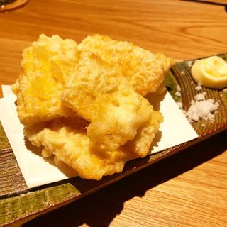 トウモロコシの天ぷら(酒場トやさいイソスタンド)