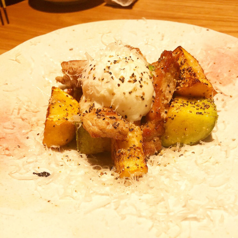 塩豚バラとズッキーニ(酒場トやさいイソスタンド)