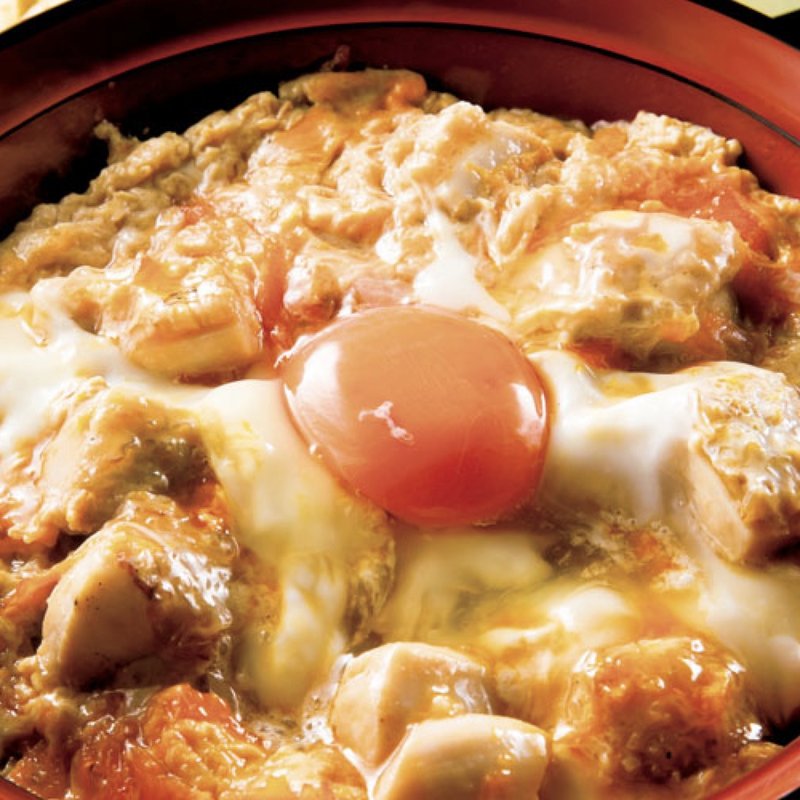 究極の親子丼（昼は味噌汁、香の物付き）(焼鳥料理 文鳥)