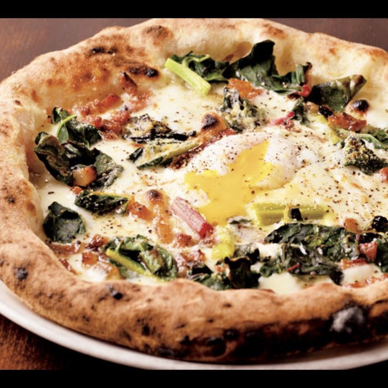 練馬菜っ葉と純国産鶏卵とハムのビスマルク(ピッツェリア ジターリア ダ フィリッポ)