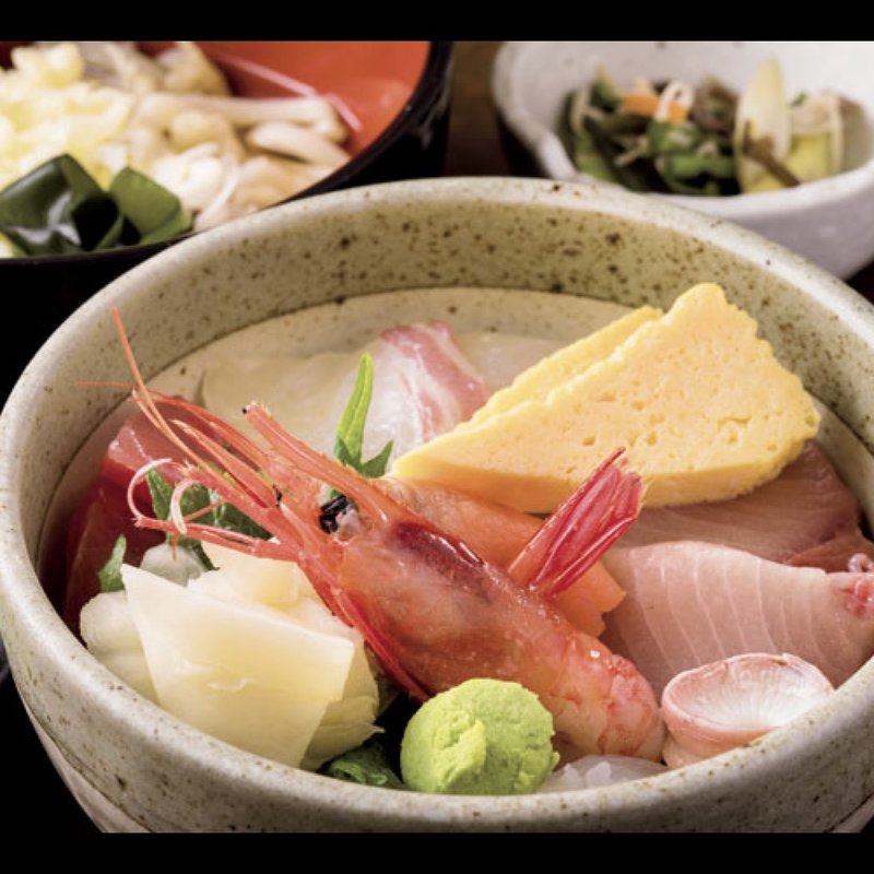 （昼）海鮮丼と温うどん(杉のあかり （すぎのあかり）)