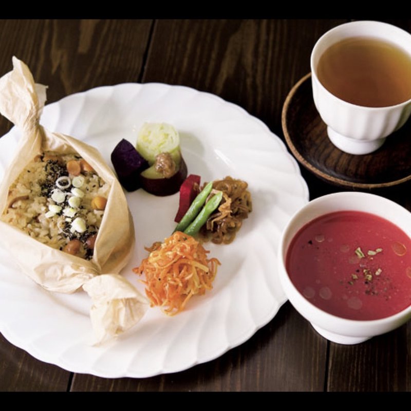 薬膳仕立てのおこわと1杯茶セット(サルトリイバラ喫茶室)