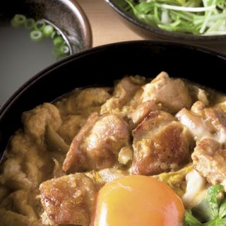 東京軍鶏とフォアグラ親子丼（ランチ、軍鶏スープ・サラダ・香物付き）(鶏はな)