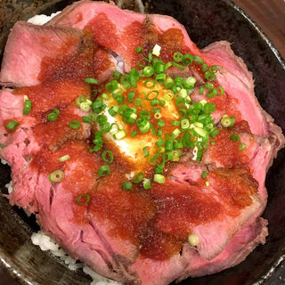 ローストビーフ丼(炭火 串焼きボンちゃん)