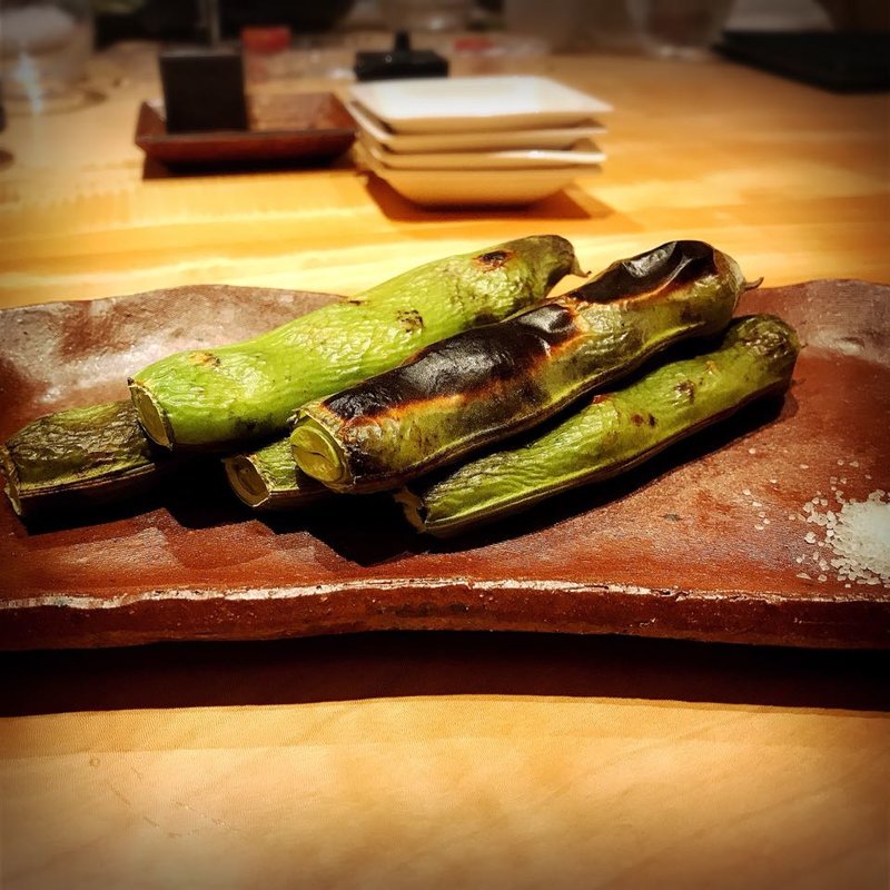 焼き空豆(馬刺料理と季節の割烹 そま莉)