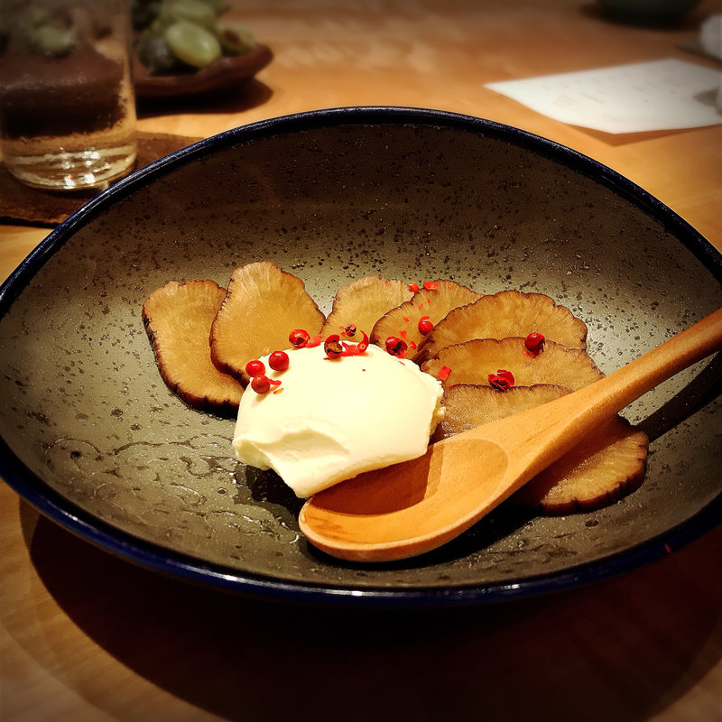 いぶりがっこマスカルポーネチーズ(馬刺料理と季節の割烹 そま莉)