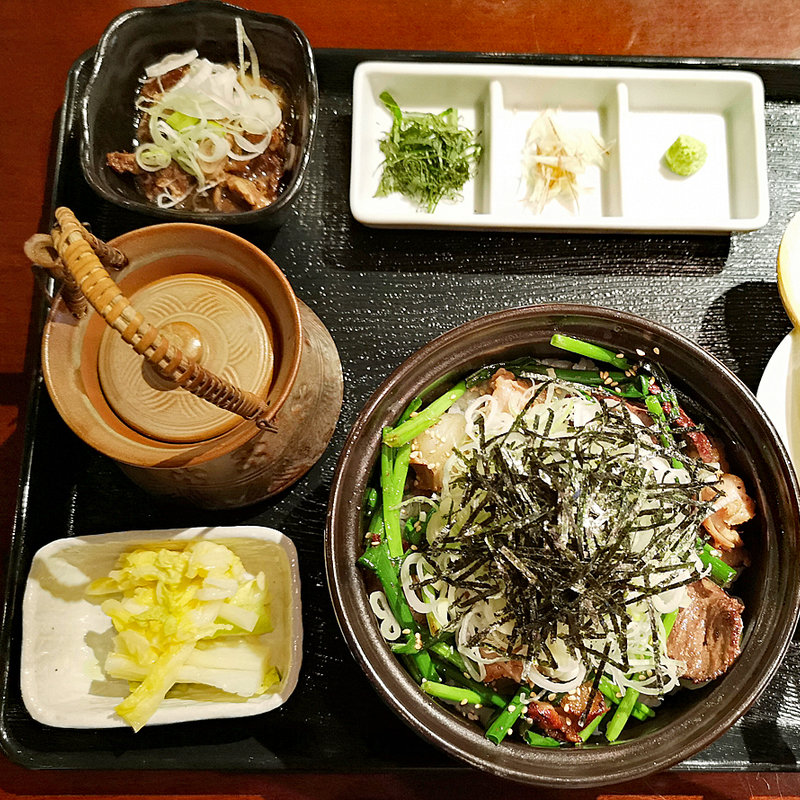 特選国産和牛ホルまぶし(本格ホルモン焼肉 なかみ屋 本店)