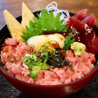 海鮮丼(愛鷹路 伊豆海 （あしたかじ いずみ）)