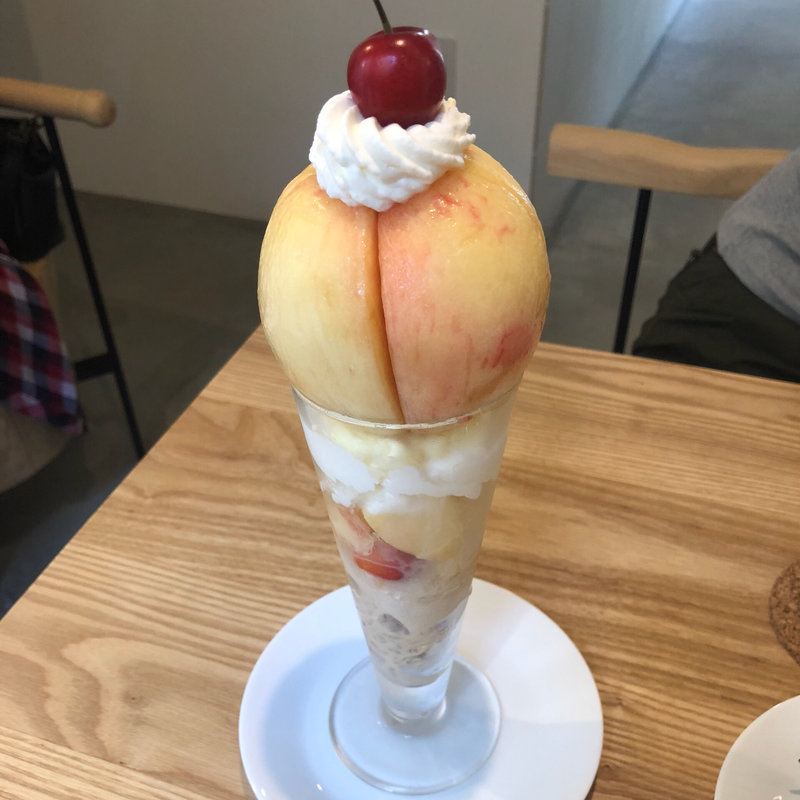 桃のパフェ(Rosier （ロジエ）)