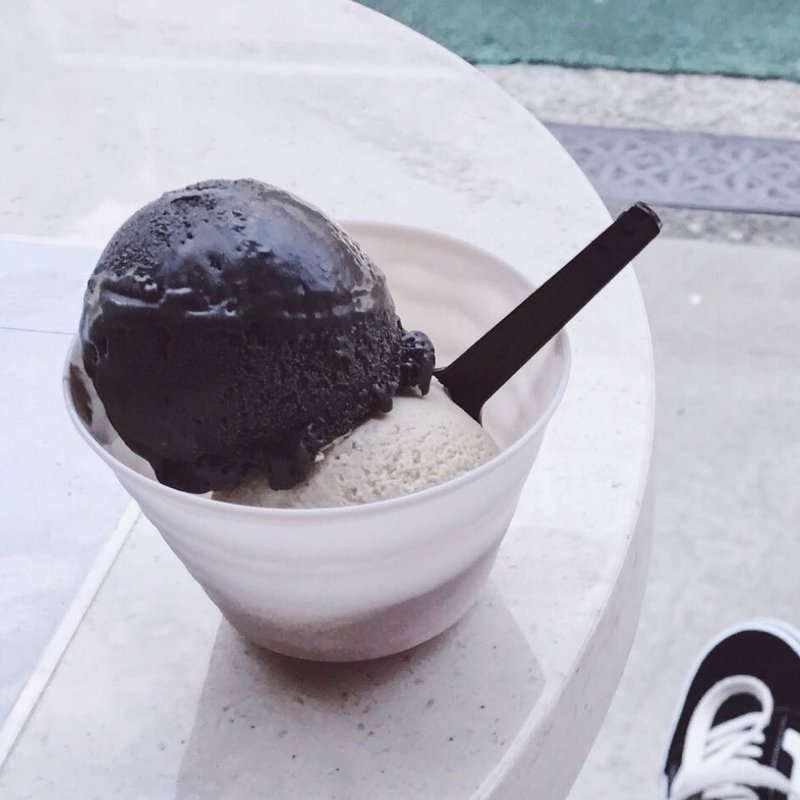 特濃黒ごま白ごまアイス(GOMAYA KUKI)