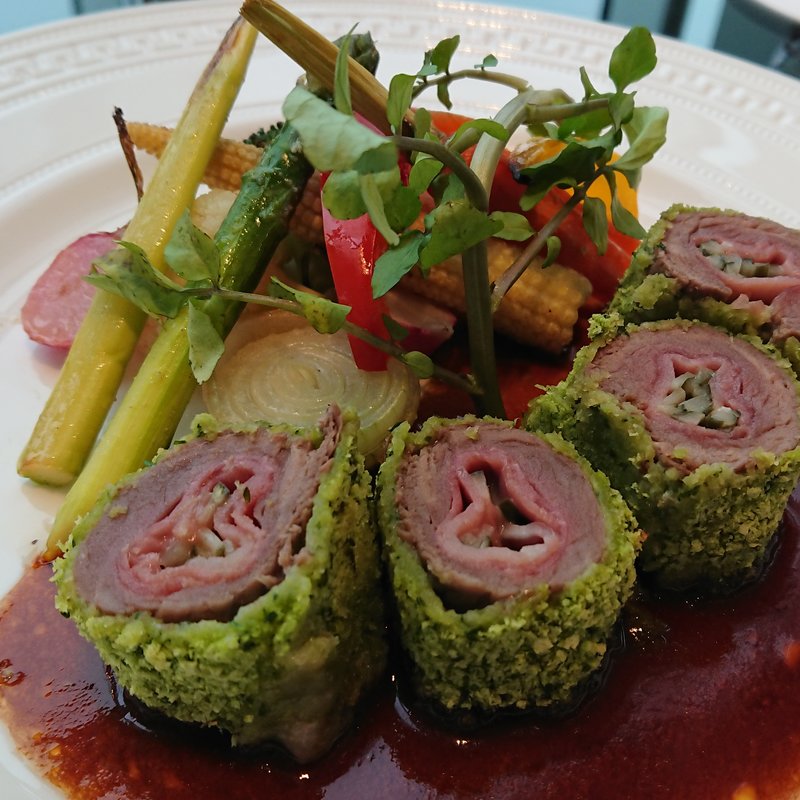 牛肉の”コルドン・ブルー”　  焼き野菜とマテラ酒のソースで(バー プラス （BAR PLUS）)