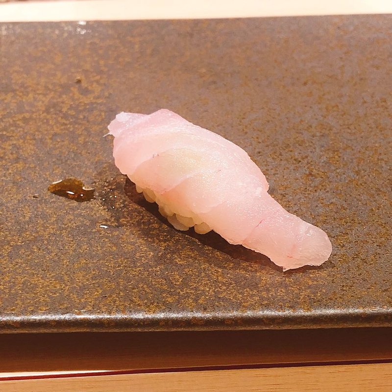 アズキハタの握り(鮨 青海)