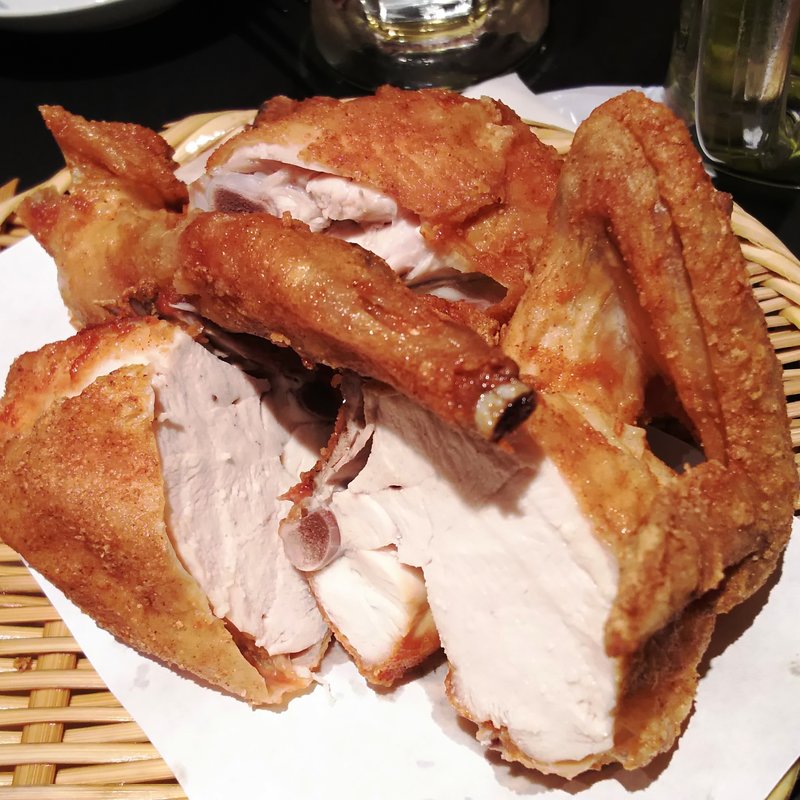 築地 鶏藤の丸鶏の素揚げ(全力鶏 武蔵小杉店)