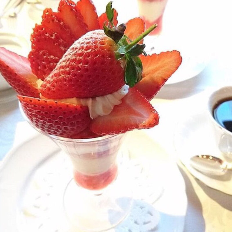 ストロベリーパフェ(資生堂パーラー 銀座本店レストラン)