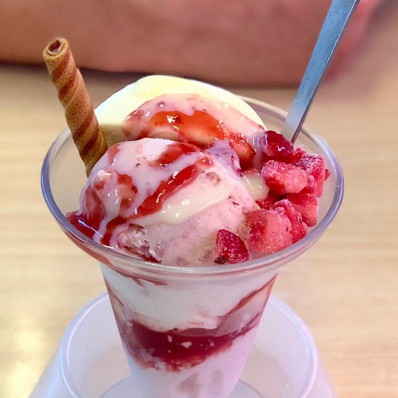 いちご練乳パフェ(スシロー 尼崎東難波店)