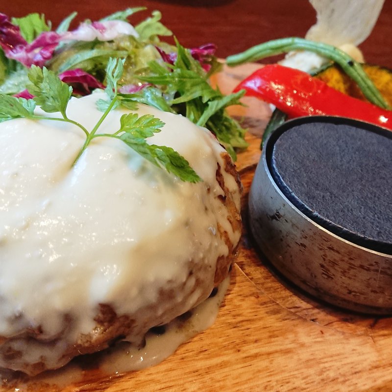 黒毛和牛ハンバーグランチ　レギュラー　150g(梅田肉料理 きゅうろく)