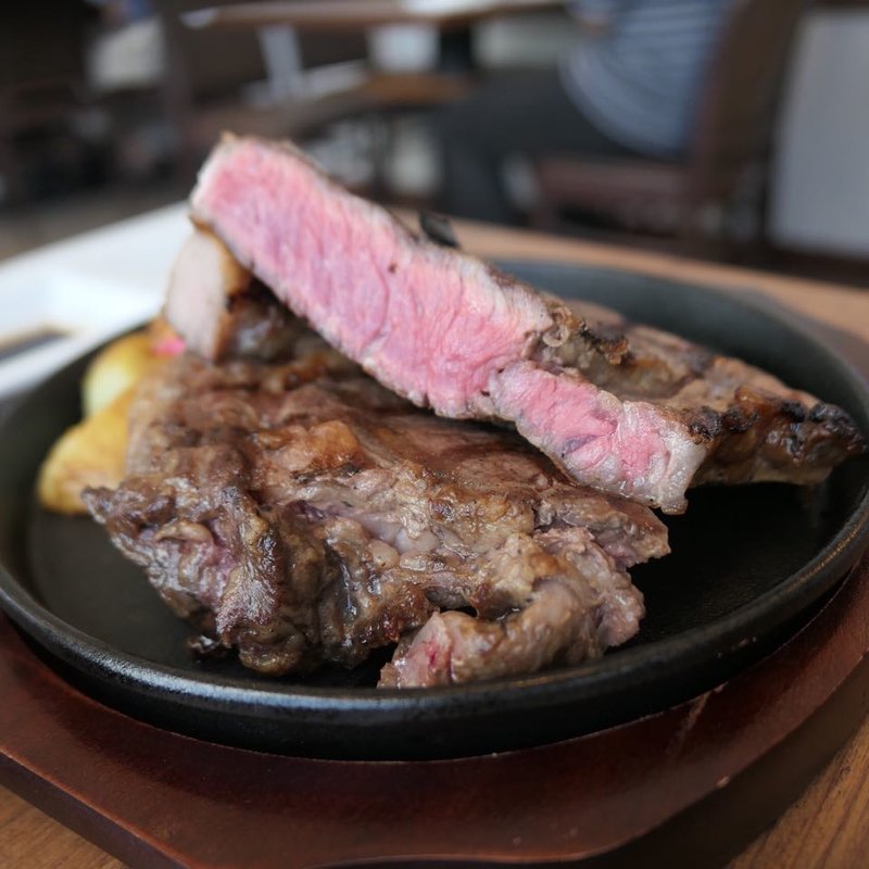 国産牛サーロインの溶岩石グリル400g(ラバロックグリルテルメキョウト)