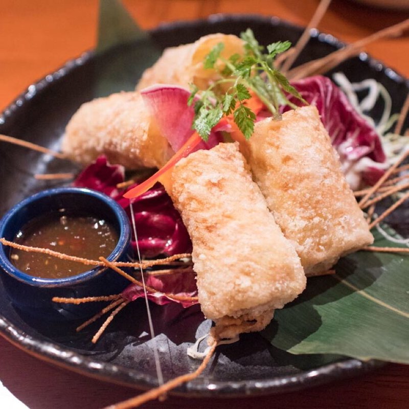 帆立とドライトマトのチーズ入り湯葉巻き揚げ(アジアンダイニング金魚蘭)