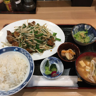 レバニラ定食(めし ひろ田)
