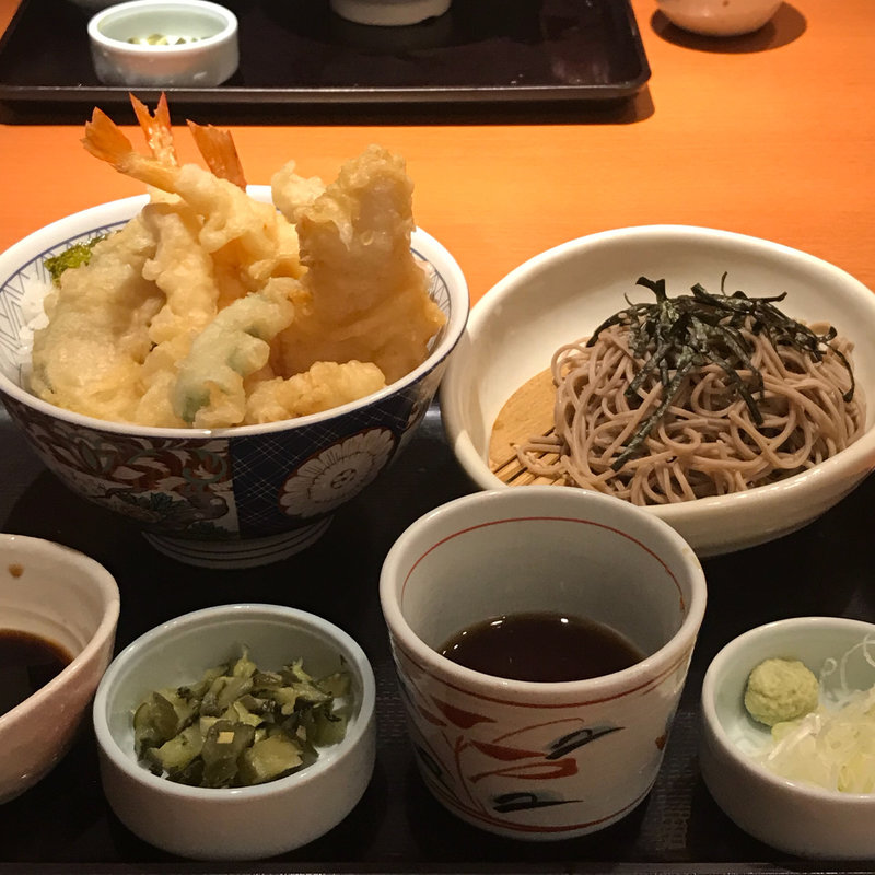 にぎやか海老天丼セット(和食さと 東久留米店)