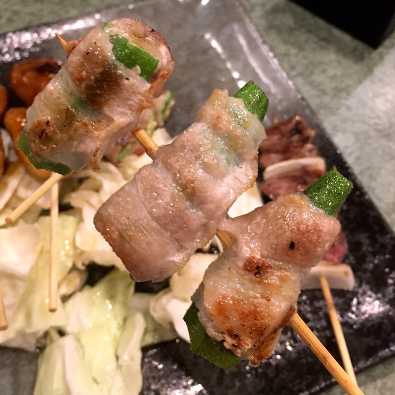 豚バラ巻 オクラ(炭火 串焼きボンちゃん)