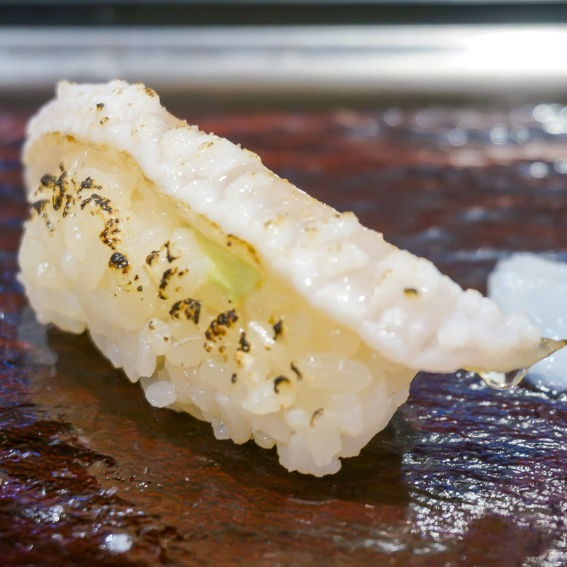 炙りえんがわ(立ち寿司横丁 新宿西口店)