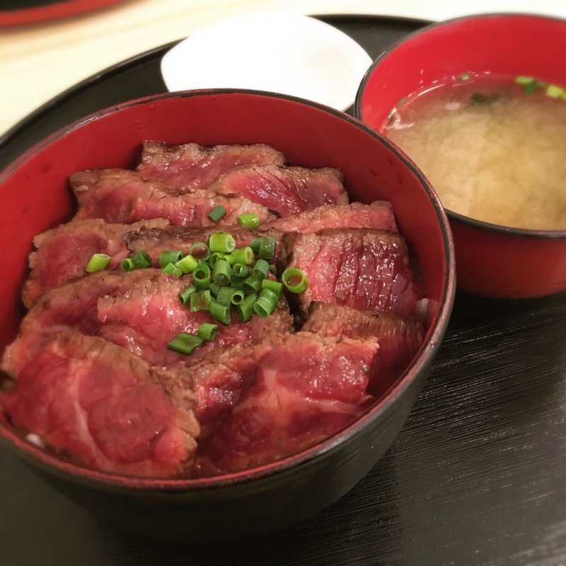 上質な霜降り  ステーキ丼(上尾ごはん)