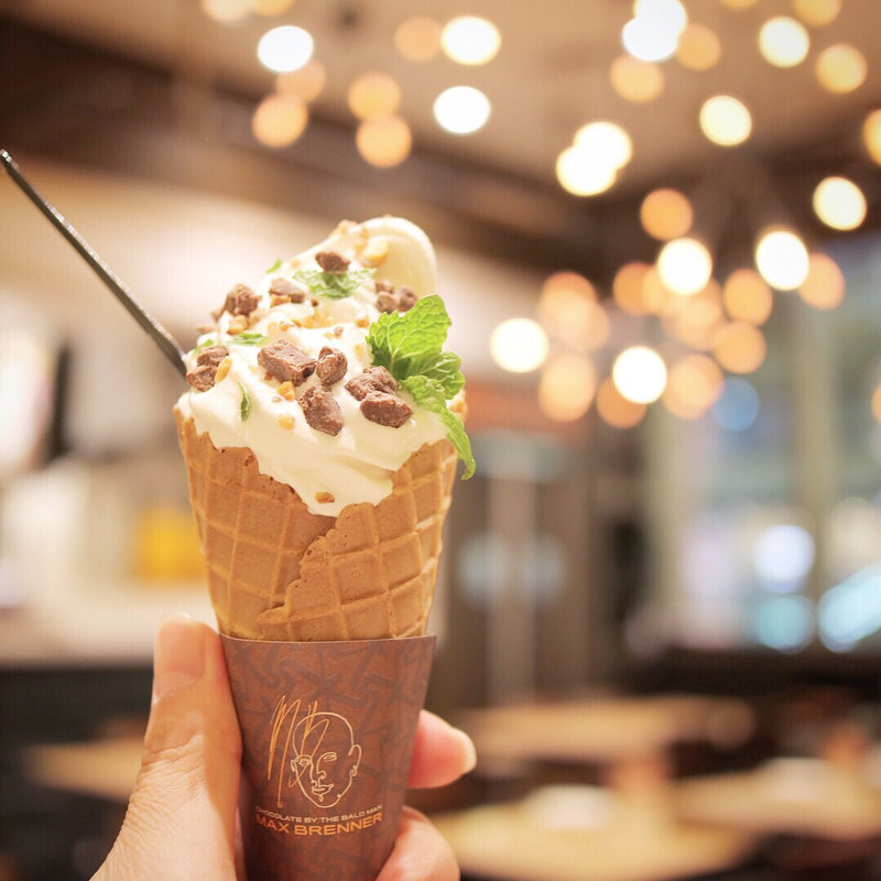 ホワイトチョコミントソフトクリーム(マックス ブレナー チョコレートバー ルクア大阪店)