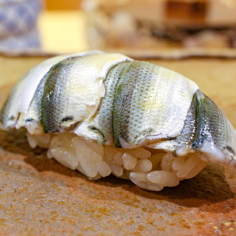 新子の握り(鮨まつ本)