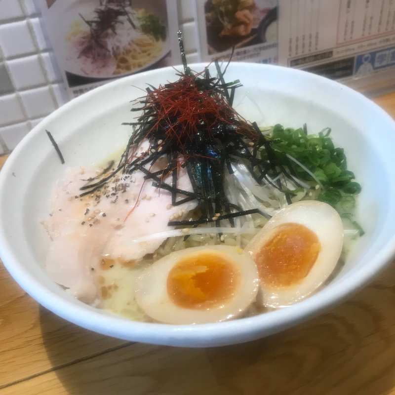 冷製塩鶏白湯そば(らーめん 一宮鶏白湯 鶏神 )