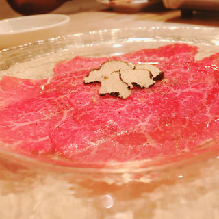 極上赤身肉のカルパッチョ トリュフ添え(うしごろバンビーナ 渋谷店)