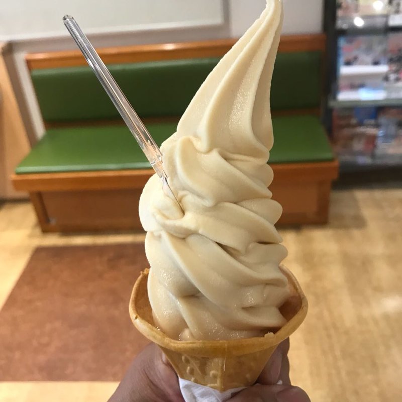 岡山桃ソフトクリーム (期間限定)(道の駅　雫石あねっこ　こびるコーナー )