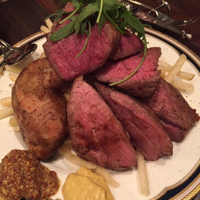 お任せお肉の3種盛り500gとフレンチフライポテト(ビストロ プティ)