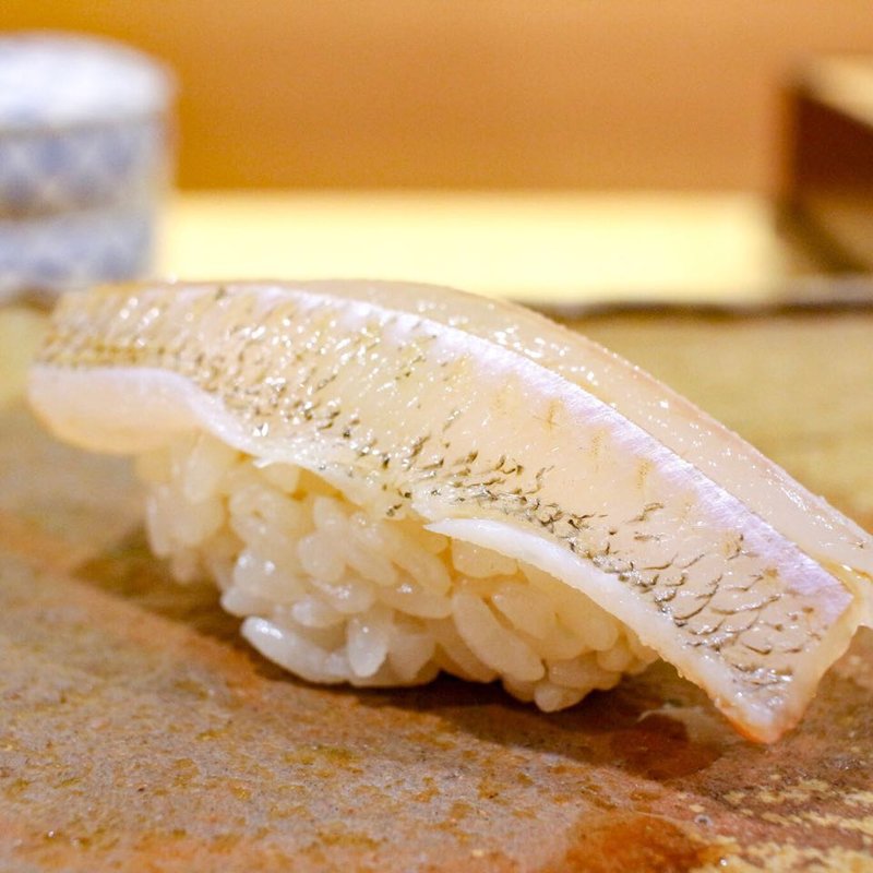 鱚の昆布締めの握り(鮨まつ本)