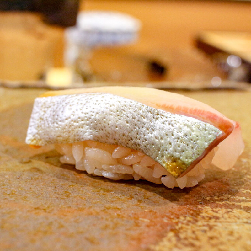 縞鯵の握り(鮨まつ本)