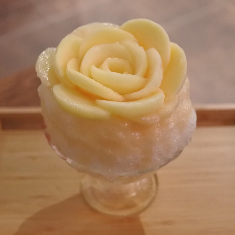 花盛りかき氷 桃(にしのみや果汁店)