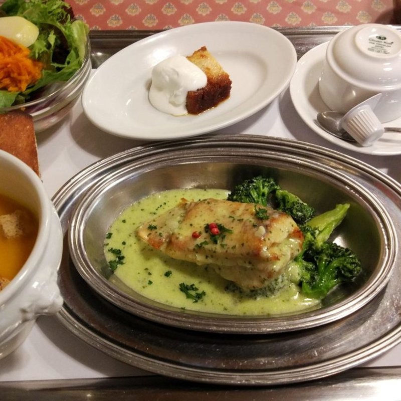 白スズキのニンニクとパセリのバターソース(コンコンブル)