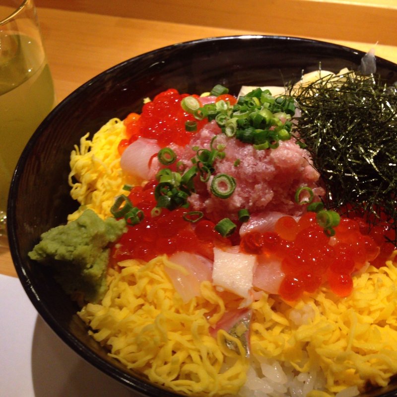 海鮮ネギトロ丼(おもてなし 青山本店)