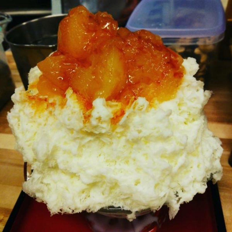 練乳たっぷりのリンゴのかき氷(ひみつ堂 )