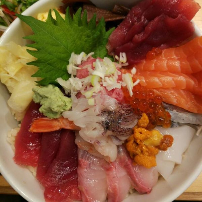 メガ盛り海鮮丼(南青山 鮨まとり )