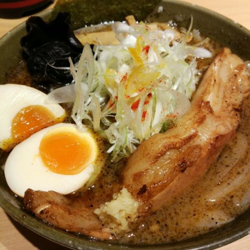 痺れ味噌ラーメン燻製卵入り(札幌 みその アクアシティお台場店 )