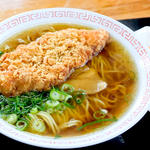 とんかつラーメン（ラーメン+とんかつ）