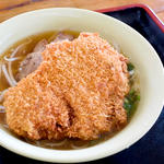とんかつラーメン（醤油ラーメン焼豚あり+トンカツ）