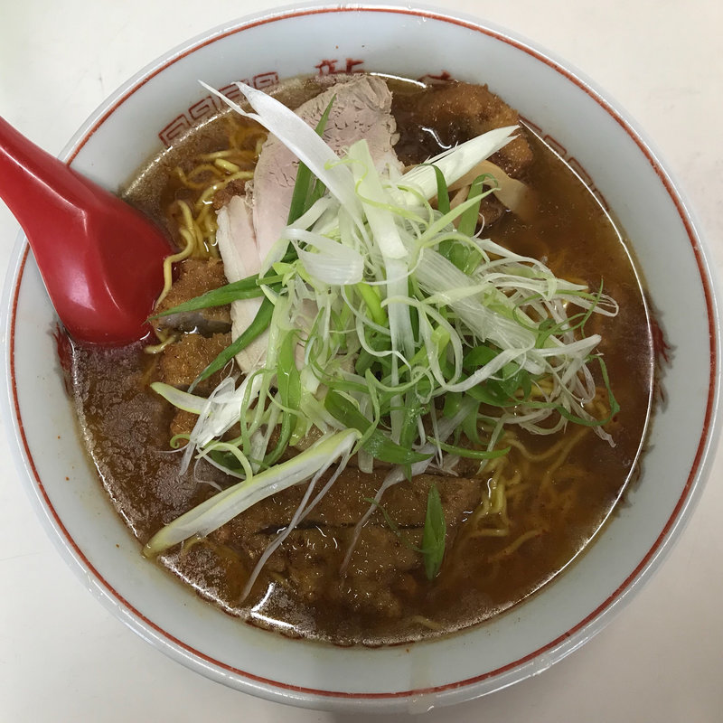 トンカツ辛い塩ラーメン(龍宝)