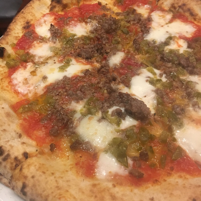 挽肉とハラペーニョピザ(ESSE DUE AKASAKA)